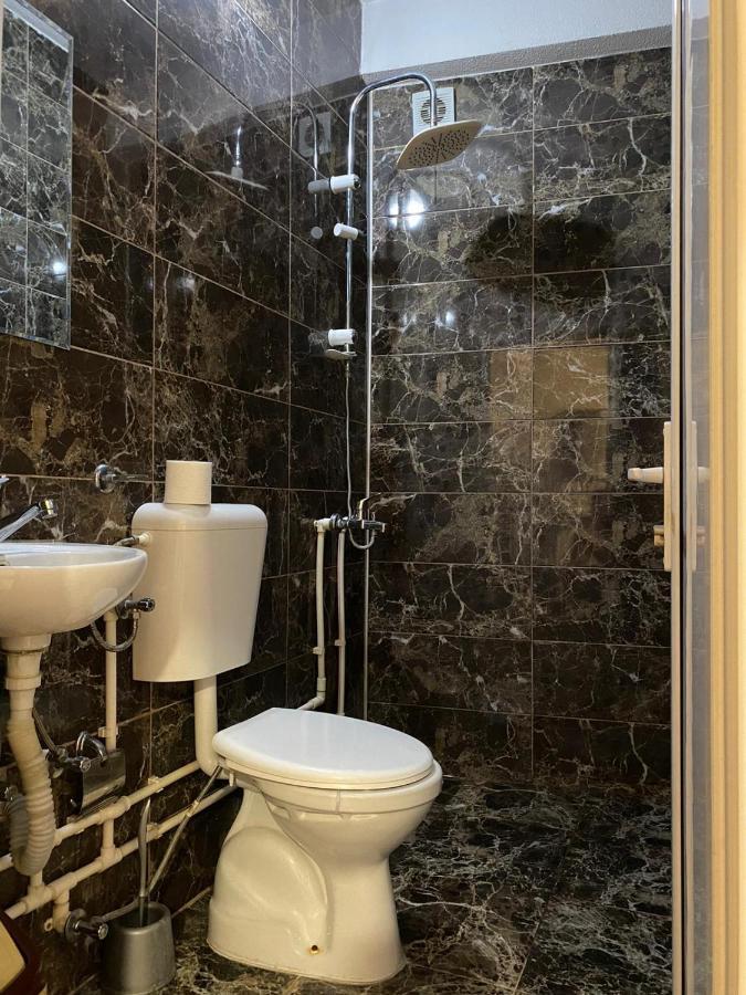 Hotel Atika Скопье Экстерьер фото