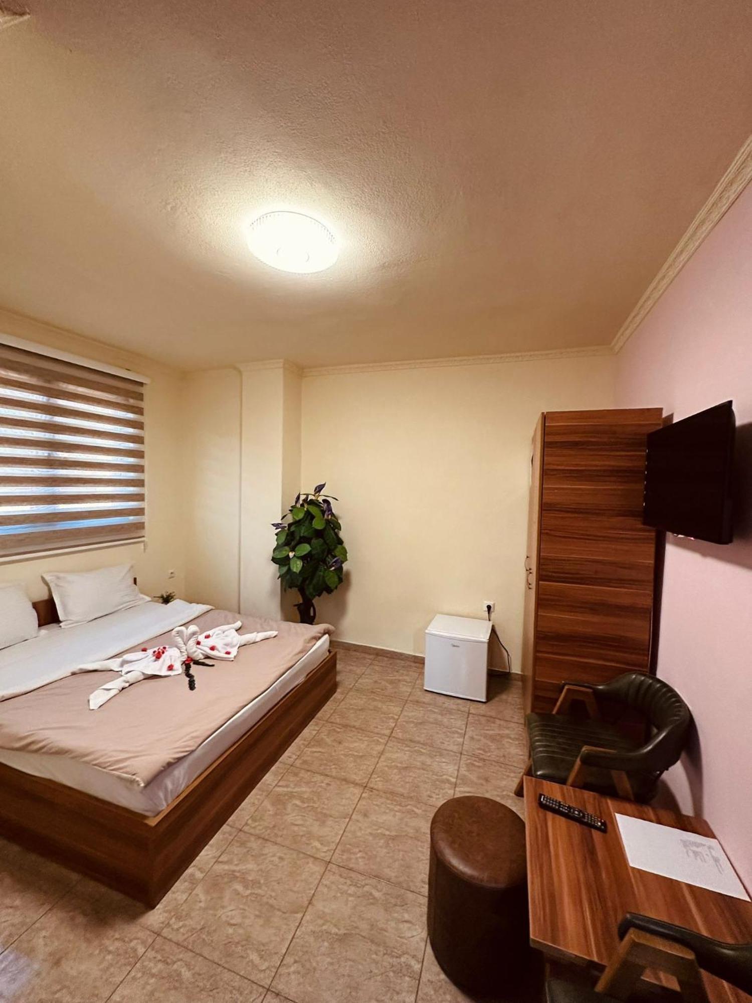 Hotel Atika Скопье Экстерьер фото