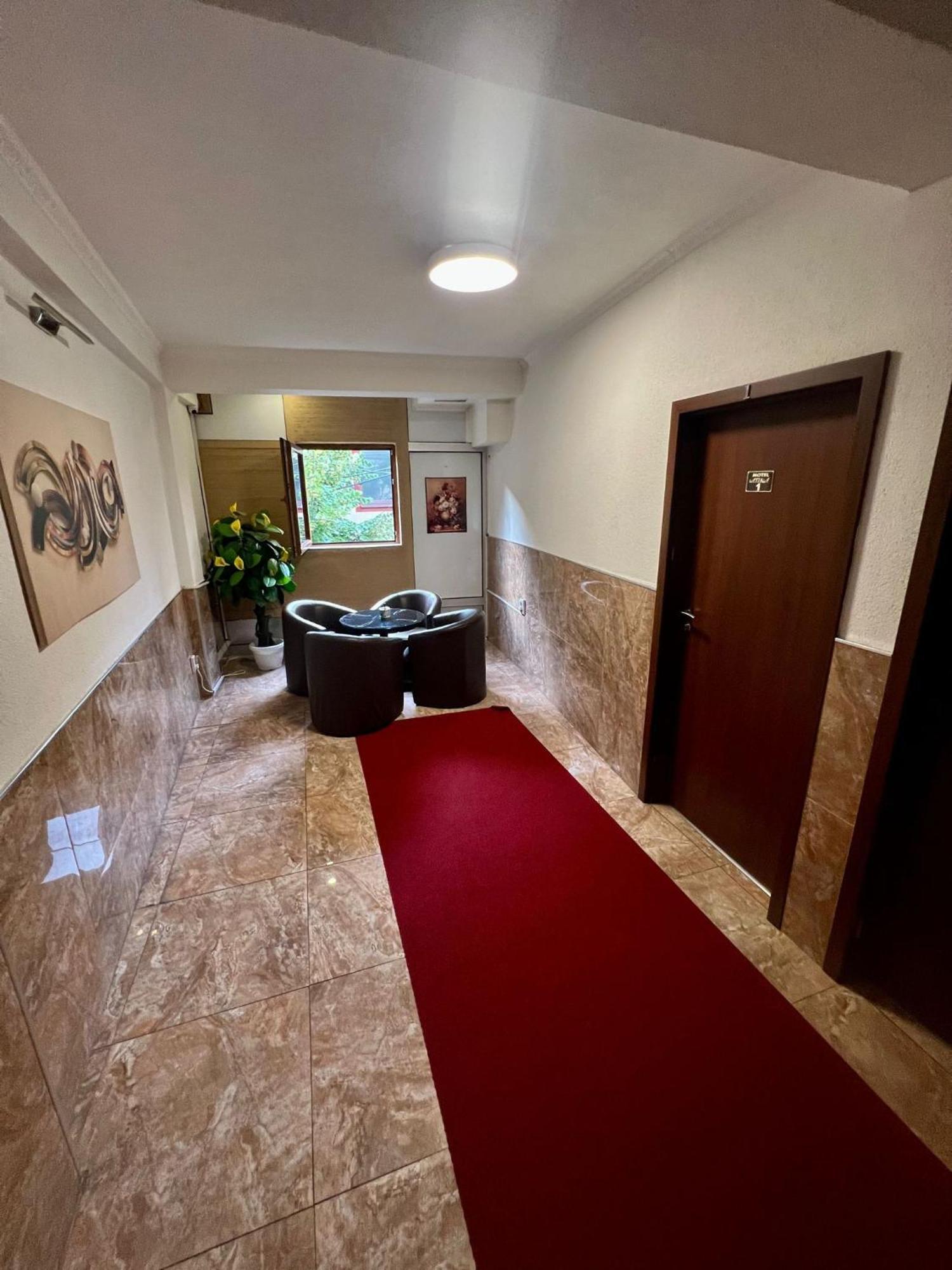 Hotel Atika Скопье Экстерьер фото