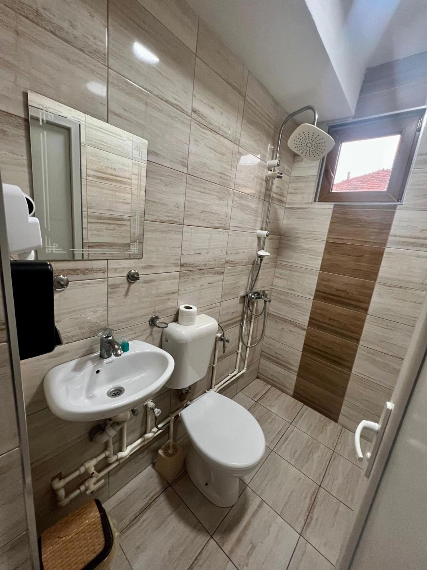 Hotel Atika Скопье Экстерьер фото