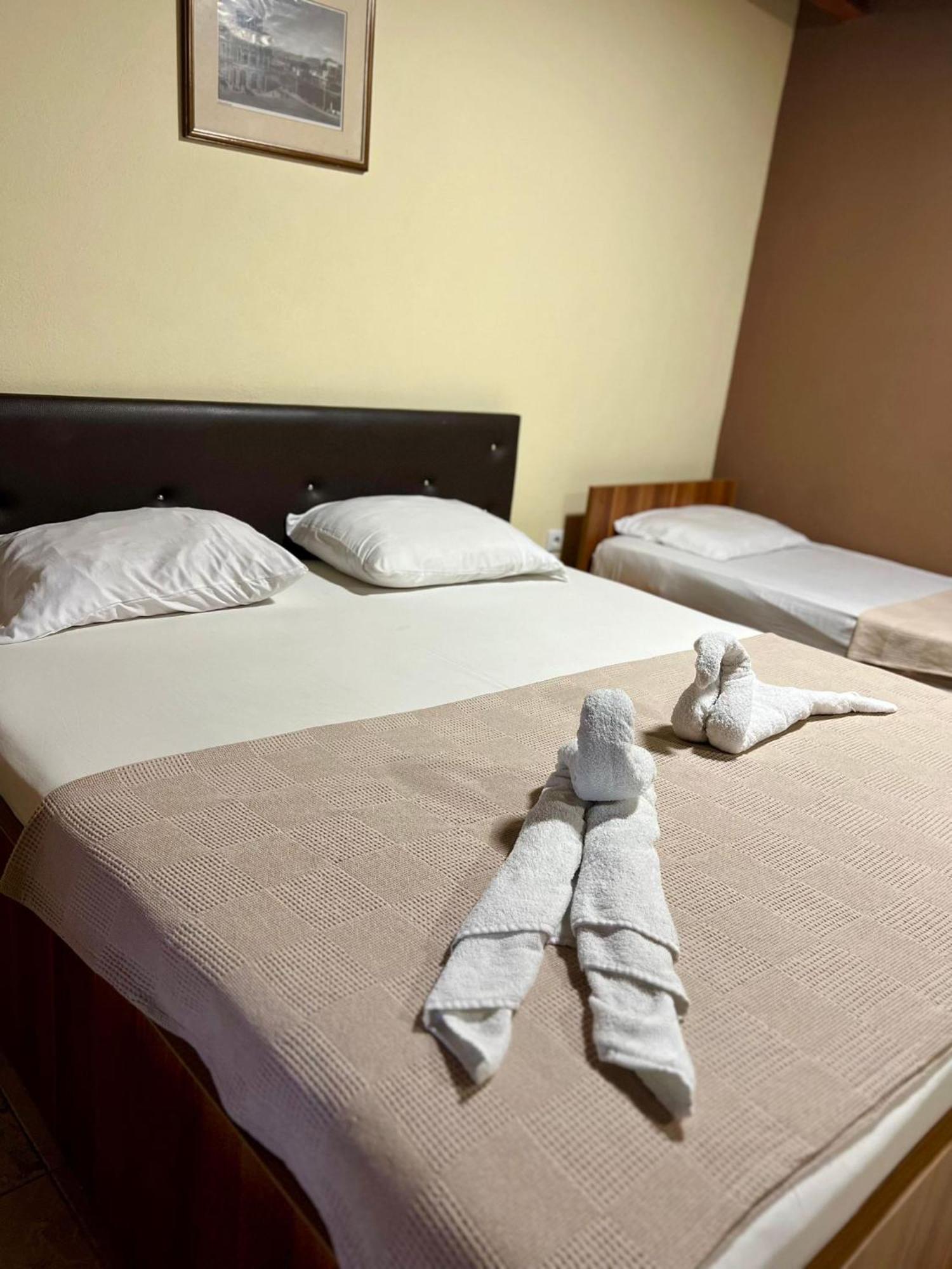 Hotel Atika Скопье Экстерьер фото
